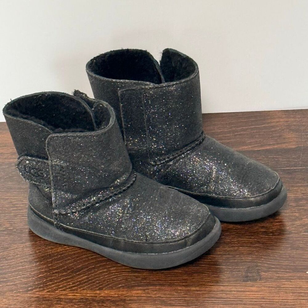 Toddler Ugg Keelan black shimmer size 7 - 6” 1096313T